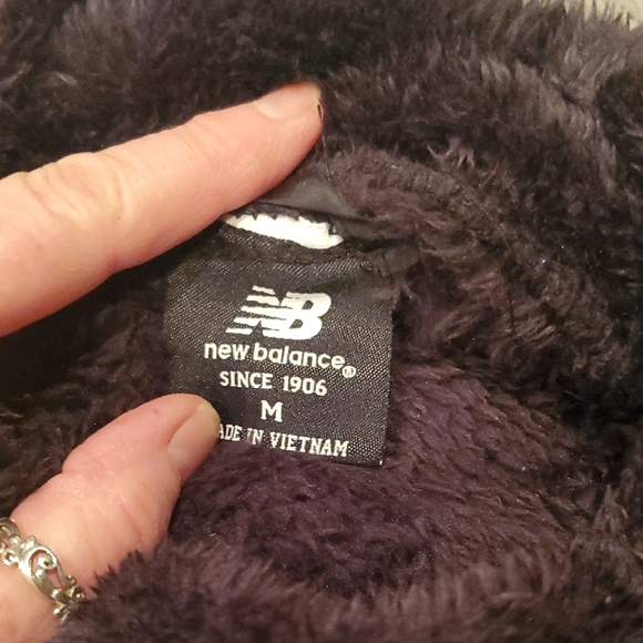 New Balance Cozy Black Fleece Pullover. Size M. - Picture 3 of 3